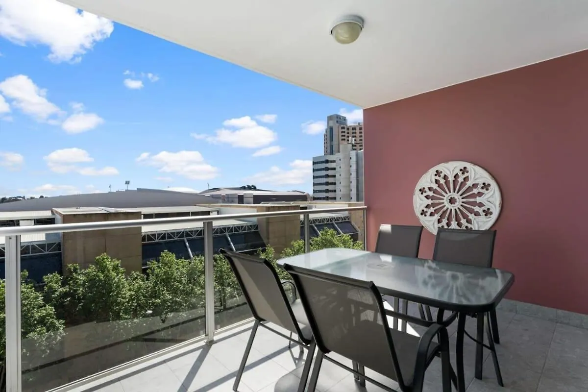 Cbd 2Br Apartment At 96 North Tce - Free Parking أدليد